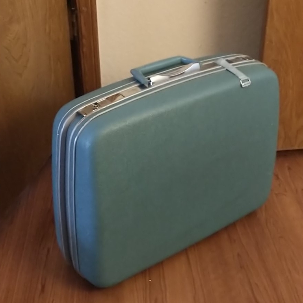 Vintage Samsonite Luggage Set With Keys Gem